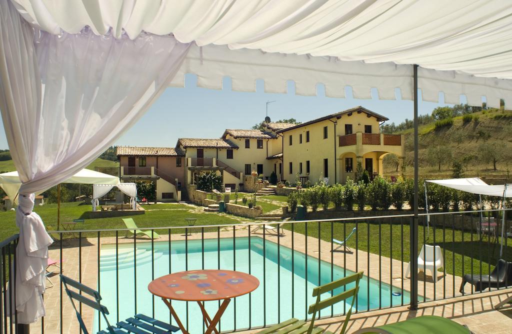 אפרטהוטל Castel Ritaldi Borgo Le Capannelle מראה חיצוני תמונה
